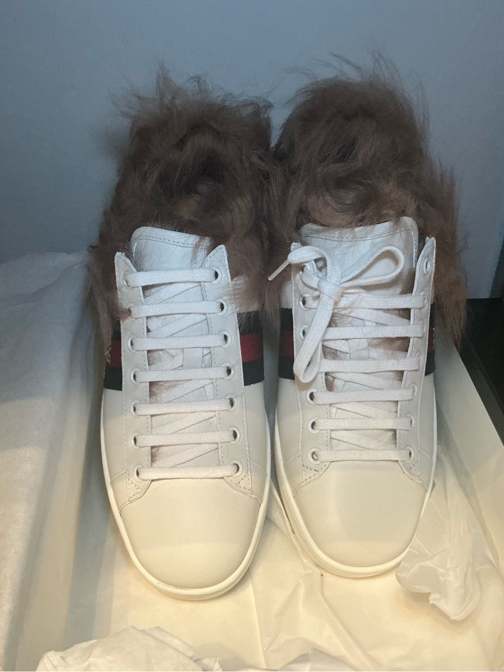Gucci White Leather Lace-Up Sneaker with Tan Faux-Fur and Red-Blue Stripe. - Picture 6 of 8